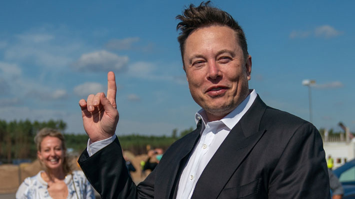 Elon Musk se convierte en el primer billonario del planeta.