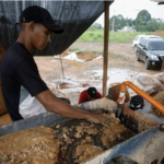 ONG cree que licencia de EEUU para comerciar oro venezolano «blanquea riqueza criminal»