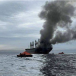 Tensión en el estrecho de Ormuz: Irán impacta buques y advierte que no permitirá el paso de petróleo para EE.UU. e Israel