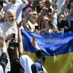 El papa León XIV pide “elegir la paz” en su primer mensaje de Pascua