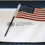 Gobierno de Trump obligaría a extranjeros que viven en EEUU a pedir “green cards” fuera del país