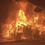 Vecinos evacuados mientras un incendio «catastrófico» quemaba una vivienda en el sureste de Portland