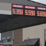 Las bombas de gasolina en Oregón registran un alza de 6 centavos de la noche a la mañana, mientras sube el promedio nacional
