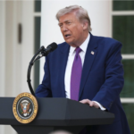 Trump describe el alto el fuego con Irán en estado crítico y sugiere pausar impuesto a la gasolina