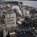 El incidente en la fábrica de papel de Longview vertió productos químicos al río Columbia