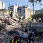 Rescatan a tres niños que permanecían atrapados bajo escombros tras los terremotos en Venezuela
