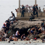 El caos se apodera de la frontera entre Ceuta y Marruecos