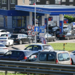Las filas para conseguir gasolina se alargan en Rusia