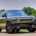 Uber prepara una flota de hasta 50,000 robotaxis con Rivian