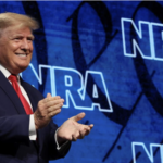 Corte Suprema le da a Trump una victoria temporal sobre el voto por correo