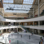 Lloyd Center se prepara para cerrar y los compradores se despiden del emblemático centro comercial de Portland