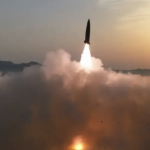 Corea del Norte lanza un misil balístico en el mar de Japón