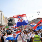 Miles de personas se manifiestan en Croacia y exigen limpiar residuos tóxicos de una ciudad