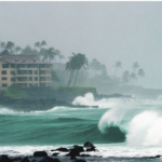 El huracán Lowell azota Hawai y deja sin electricidad a la mayor parte de Kauai
