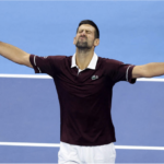 Djokovic desafía los pronósticos, tumba al gran favorito y avanza a semifinales en Pekín