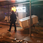 Detenciones en Barcelona tras marchas antisistema en los que alborotadores saquean tiendas, provocan incendios